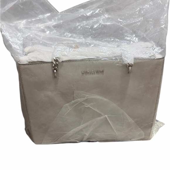 Michael Kors Elegant Gray Tote with Silver Accents - Picture 4 of 9